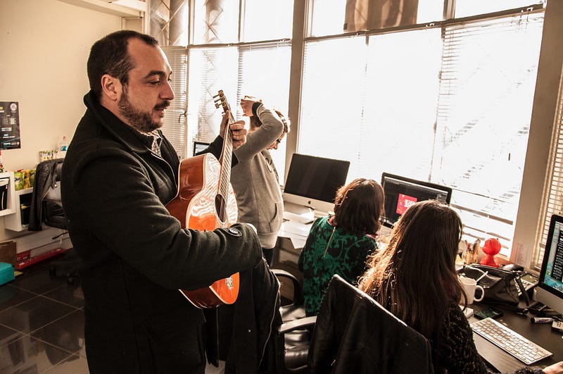 Opazo no podía desarrollar todas sus inquietudes trabajando como post productor en televisión. Por eso eligió la independencia.