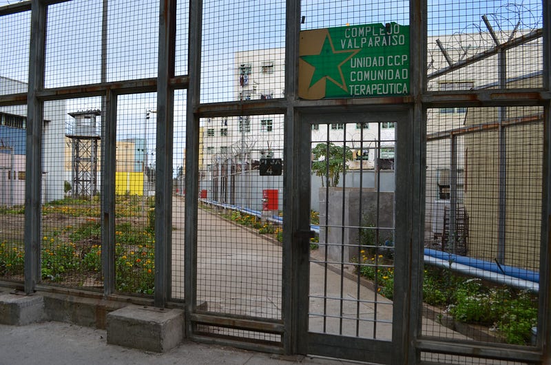 Hay tres colegios al interior del CET de Valparaíso. Los alumnos son asignados a cada establecimiento según su rendimiento académico.