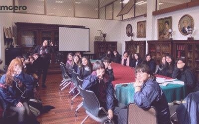 La cruzada de un grupo de escolares por visibilizar el aporte patrimonial de mujeres a la ciudad de Santiago